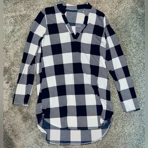 Lime Lush Boutique - 💙🤍 Dark Blue and White Plaid Top